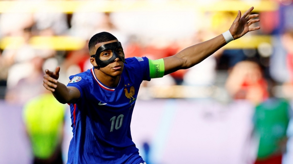 2024-06-25t171733z_1868384894_up1ek6p1c16xl_rtrmadp_3_soccer-euro-fra-pol-report.jpg