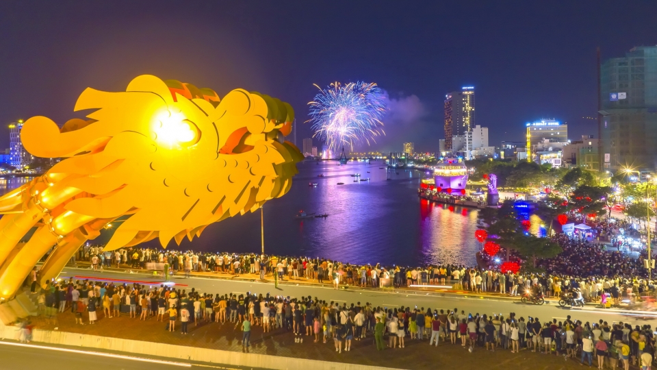 Góc nhìn từ cầu Rồng.JPG