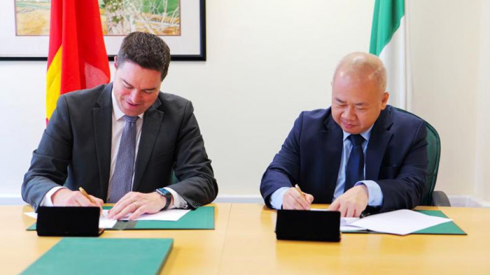 Vietnam and Ireland sign MoU on agri-food cooperation.jpg