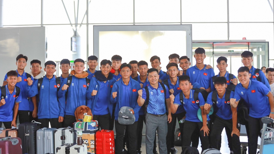 Vietnam departs for Indonesia to attend ASEAN U16 Boys’ Championship