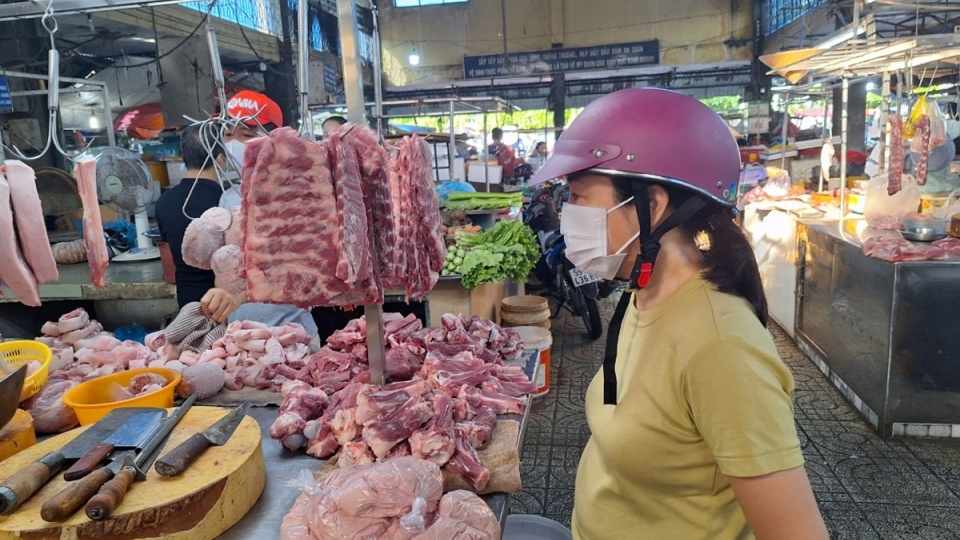 gia_thit_heo_o_cac_cho_truyen_thong_tai_tp.hcm_tang_nen_suc_mua_cung_giam_anh_le_hang.jpg