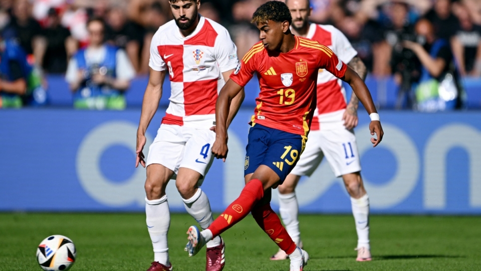lamine_yamal_di_vao_lich_su_euro.jpg