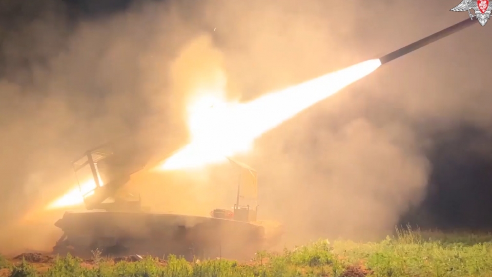 phao phan luc Nga, hoa luc Nga, hoa than nhiet ap Nga, rocket Nga, Nga phong rocket TOS-1A -bo quoc fong Nga.jpg