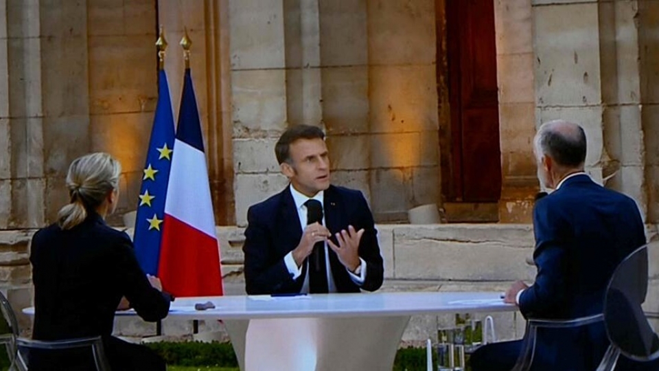 tong thong phap Macron phat bieu tren truyen hinh, co EU Phap -le monde.jpg