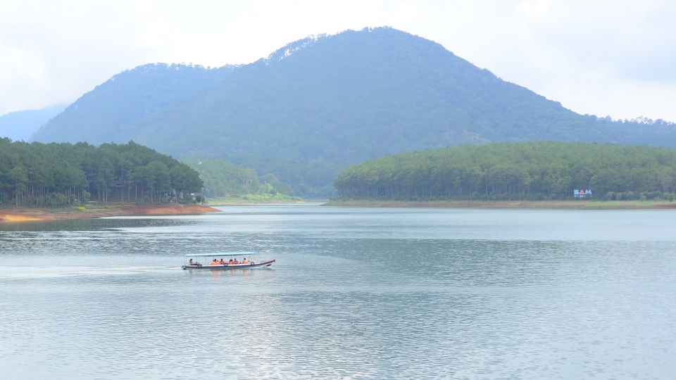 vi_sao_dich_vu_di_thuyen_ngam_canh_ho_tuyen_lam_dalat_ngung_hoat_dong_1.jpg
