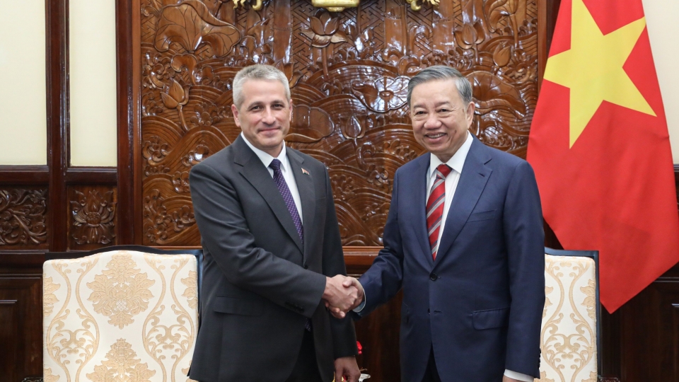 03-07_chu_tich_nuoc_to_lam_va_dai_su_belarus_tai_viet_nam_uladzimir_baravikou.jpg