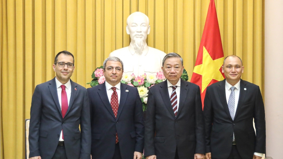 16-07_chu_tich_nuoc_to_lam_va_cac_dai_su_cong_hoa_azerbaijan_dai_su_cong_hoa_kazakhstan_va_dai_su_cong_hoa_tho_nhi_ky.jpg