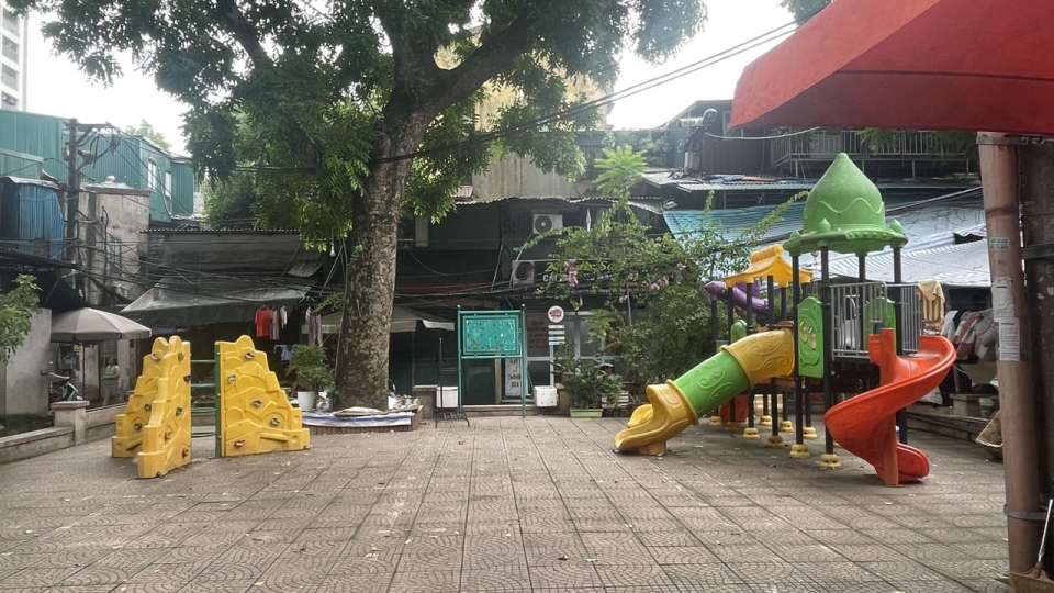 Sân chơi của trẻ em bị “biến” thành nơi bán cà phê, hàng ăn