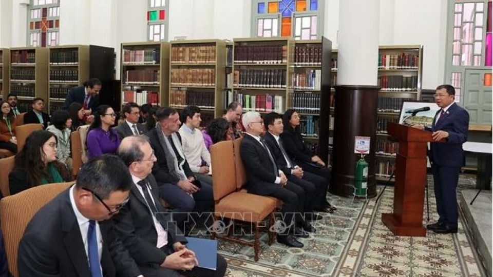 Ceremony marks Colombia relations.jpg