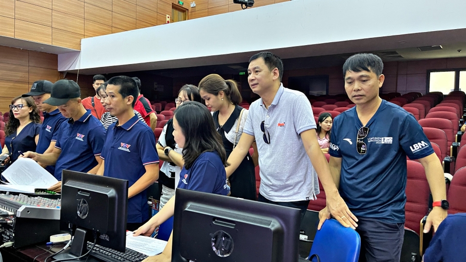 Chiều 7_7 các đơn vị dự thi phát thanh trực tiếp có mặt tại Đài PTTH Thanh Hoá thử sóng.jpg