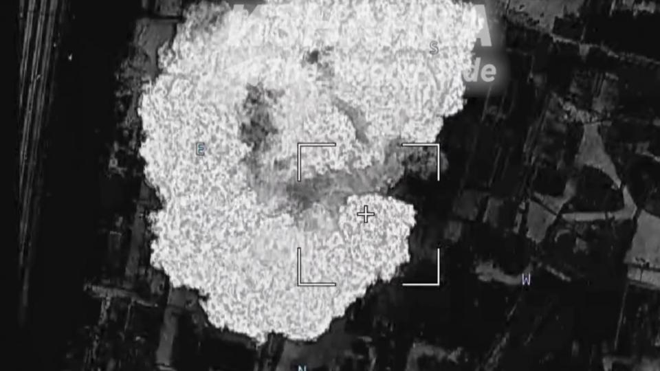 bom FAB-3000, bom luon Nga ohat no tai trung tam chi huy Ukraine o Donbass -the wrong side.jpg