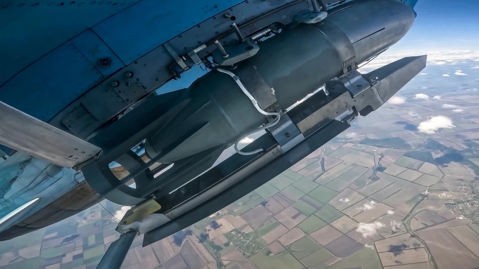 bom luon Nga, canh may bay Nga Su-34, Nga nem bom Ukraine, Nga oanh tac Ukraine, bom Nga -bo quoc fong Nga.jpg