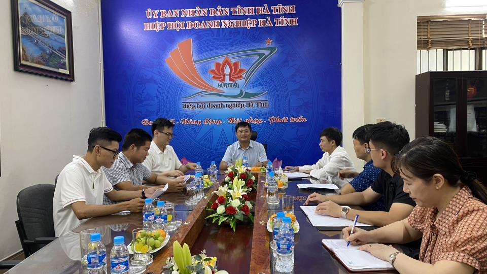 mot_buoi_sinh_hoat_tai_chi_bo_truc_thuoc_dang_bo_cong_nghiep_xay_lap_va_thuong_mai_ha_tinh_20240712220236.jpg