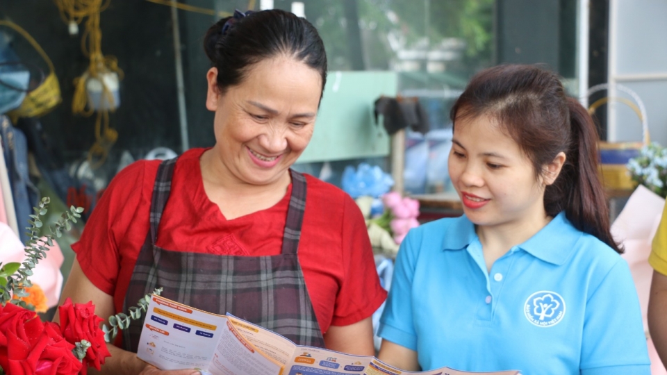 ok_nganh_bao_hiem_xa_hoi_lang_son_phoi_hop_voi_cac_ngan_hang_tuyen_truyen_den_nguoi_thu_huong_cac_che_do_bao_hiem_xa_hoi_ve_tien_ich_cua_viec_chi_tra_luong_huu_tro_cap_qua_tai_khoan_ca_nhan_huong_dan_.jpg