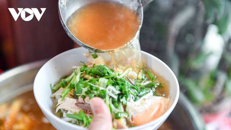 pho_ga_cham_michelin_selected_ha_noi.jpg