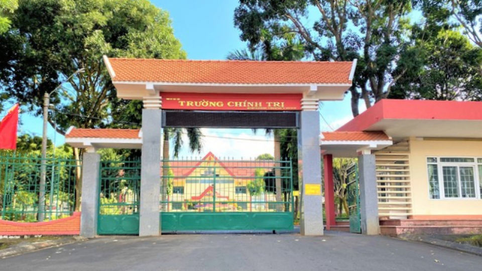 truong_chinh_tri.jpg