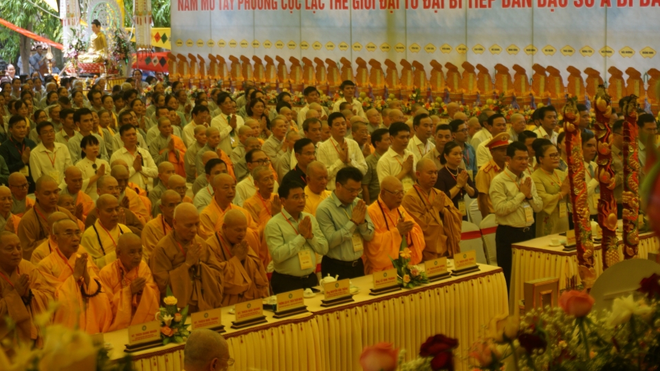 Đại lễ cầu siêu nạn nhân tử vong vì tai nạn giao thông.jpg