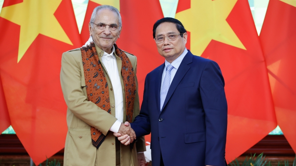 Pham Minh Chinh and Jose Ramos-Horta.jpg