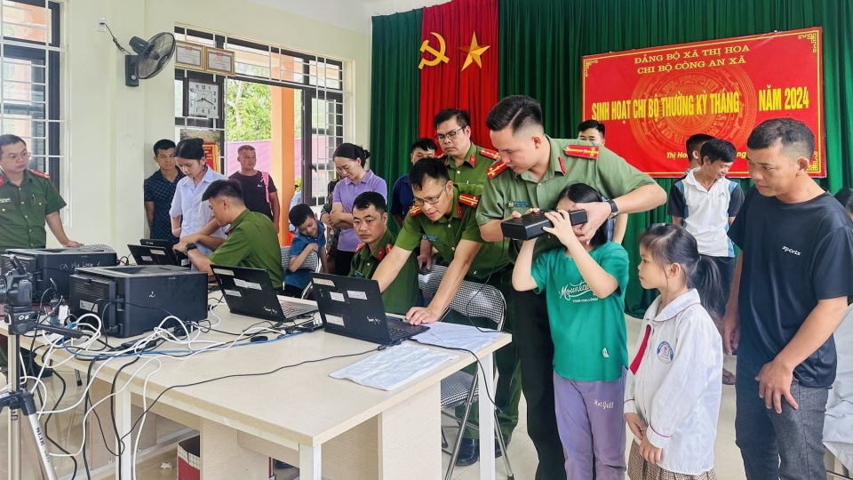 de_day_nhanh_tien_do_cap_can_cuoc_cho_nguoi_dan_cong_an_cao_bang_huy_dong_nhan_luc_thiet_bi_trien_khai_voi_phuong_cham_lam_het_viec_khong_lam_het_gio.jpg