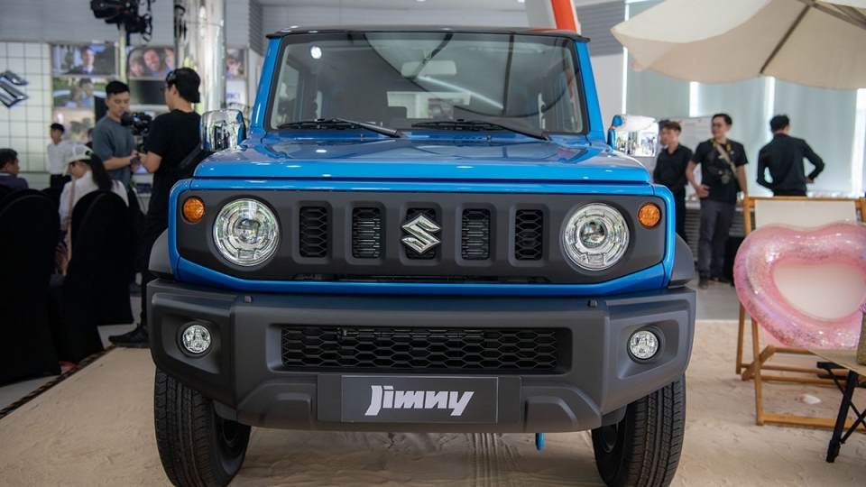 Xả hàng mạnh, Suzuki Jimny giảm giá tới gần 100 triệu đồng