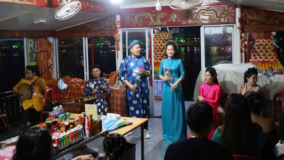 tat_ca_thuyen_to_chuc_bieu_dien_ca_hue_phai_lap_dat_camera_giam_sat_theo_quy_dinh.jpg