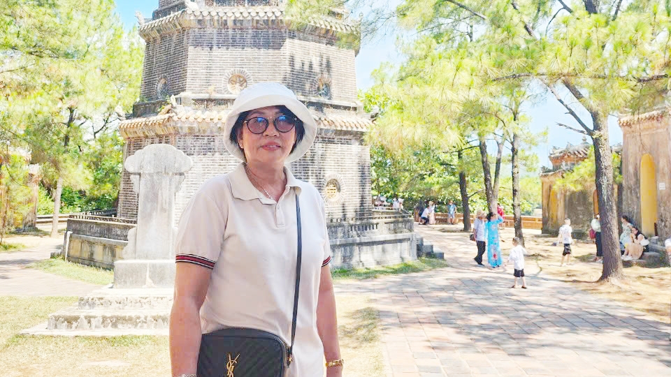 Bà  Nguyễn Thị Cẩm Thu, cựu thẩm phán, cựu Chánh tòa hành chính TANT tỉnh Kiên Giang bị bắt tạm giam về hành vi “Nhận hối lộ”..jpg