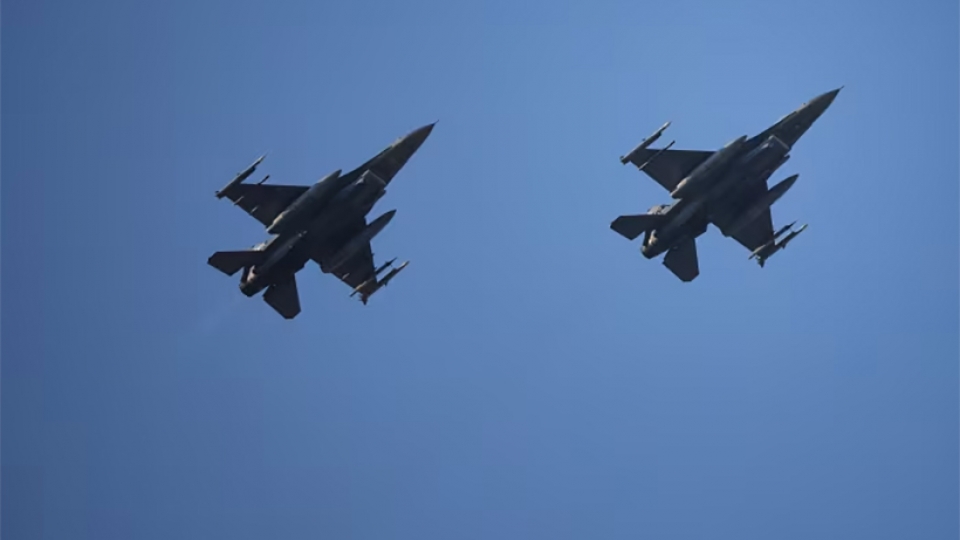 f-16.jpg