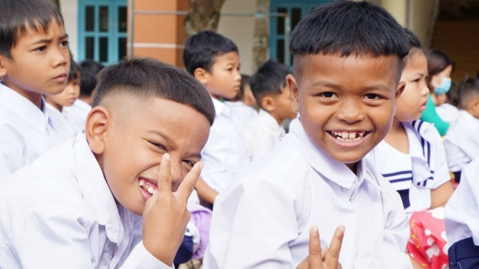 hoc sinh mien nui.jpg