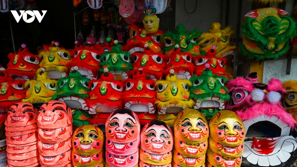 Hue toy market rallies for Mid-Autumn Festival 2024