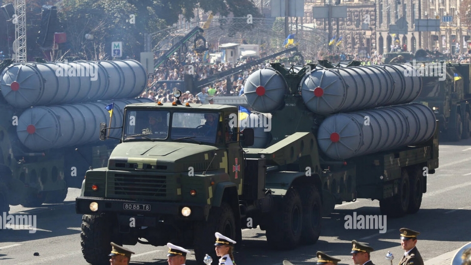 ten lua Ukraine, ten lua dan dao Ukraine, ten lua Sapsan tren duong pho Kiev -alamy.jpg