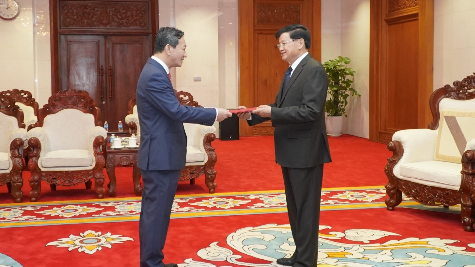 tong_bi_thu_chu_tich_nuoc_lao_thongloun_sisoulith_tiep_dai_su_nguyen_minh_tam_1.jpg