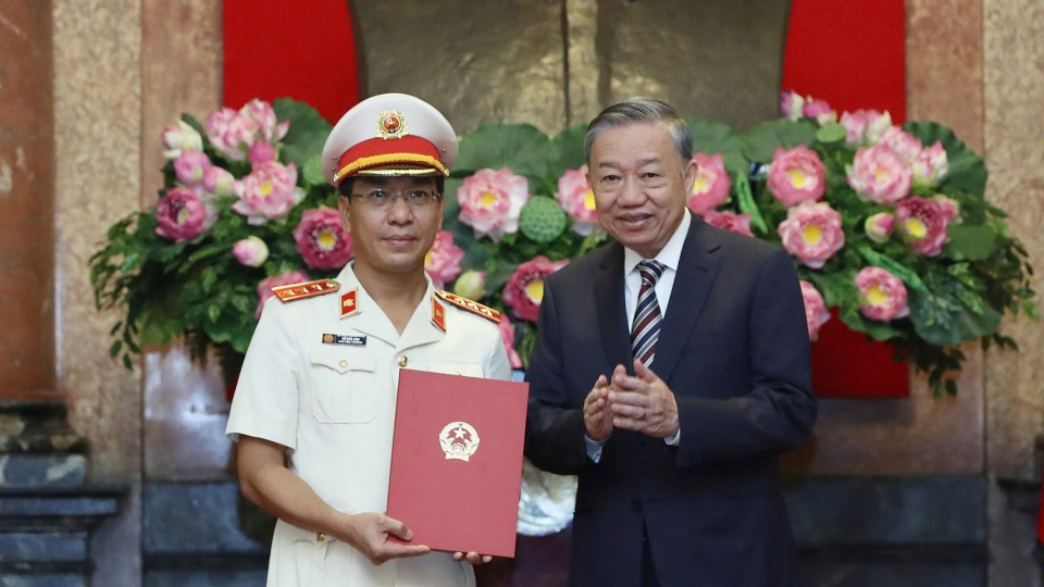 tong_bi_thu_chu_tich_nuoc_to_lam_trao_quyet_dinh_bo_nhiem_pho_vien_truong_vien_kiem_sat_nhan_dan_toi_cao.jpg