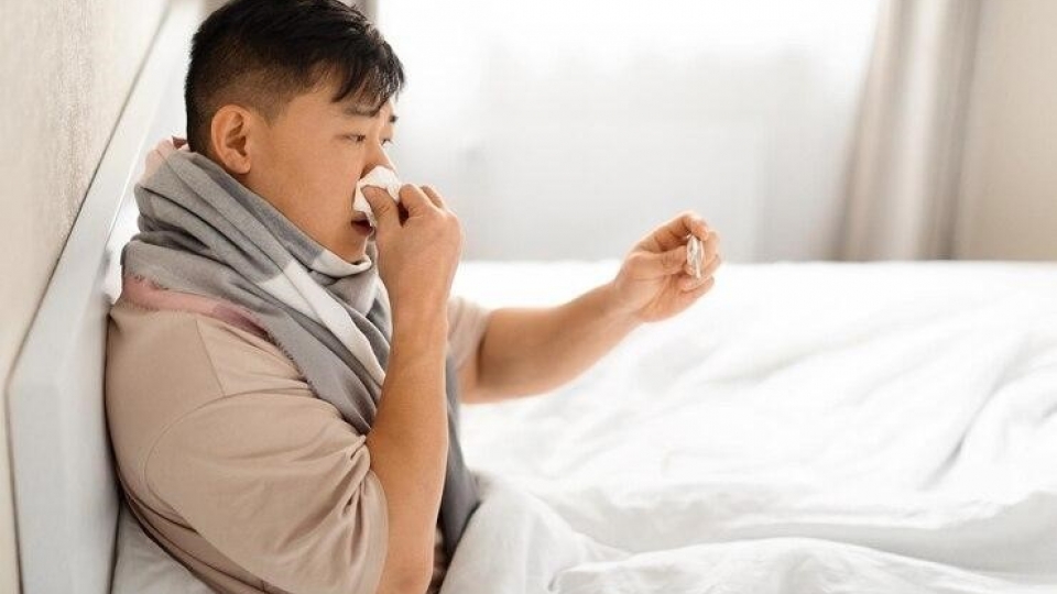 Bị cúm, Covid-19 có nên kiêng làm chuyện yêu?