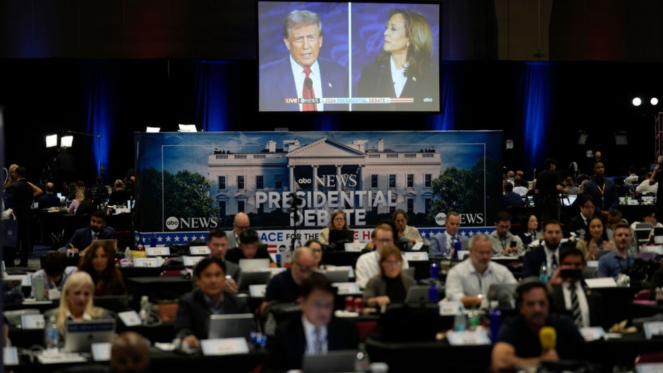 trump_harris2.jpg
