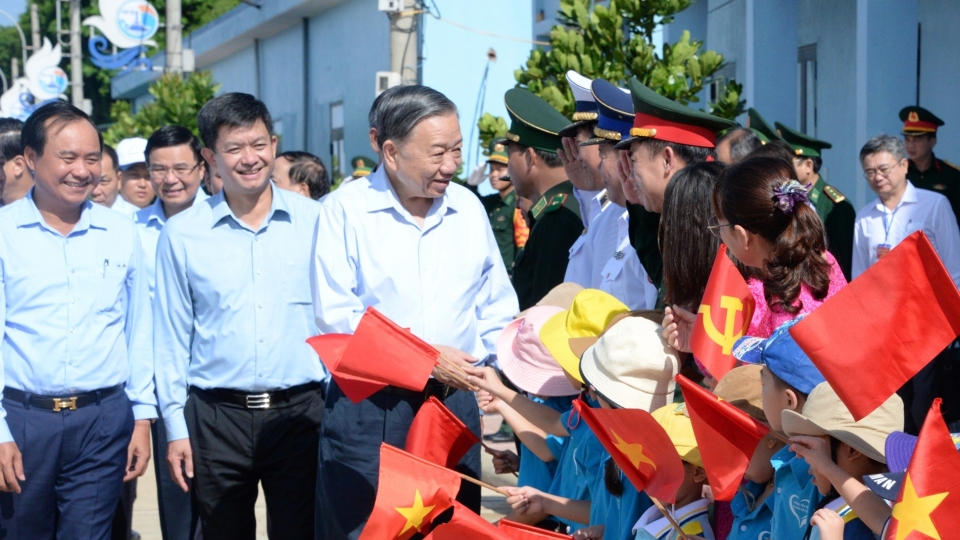 16_10_tong_bi_thu_chu_tich_nuoc_to_lam_tham_huyen_dao_con_co_20241016142745.jpg
