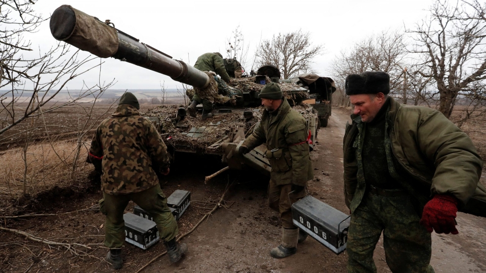 2022-03-01T170756Z_744715044_RC2OTS9CALUX_RTRMADP_3_UKRAINE-CRISIS-EAST-scaled-e1646158775412 (1).jpg