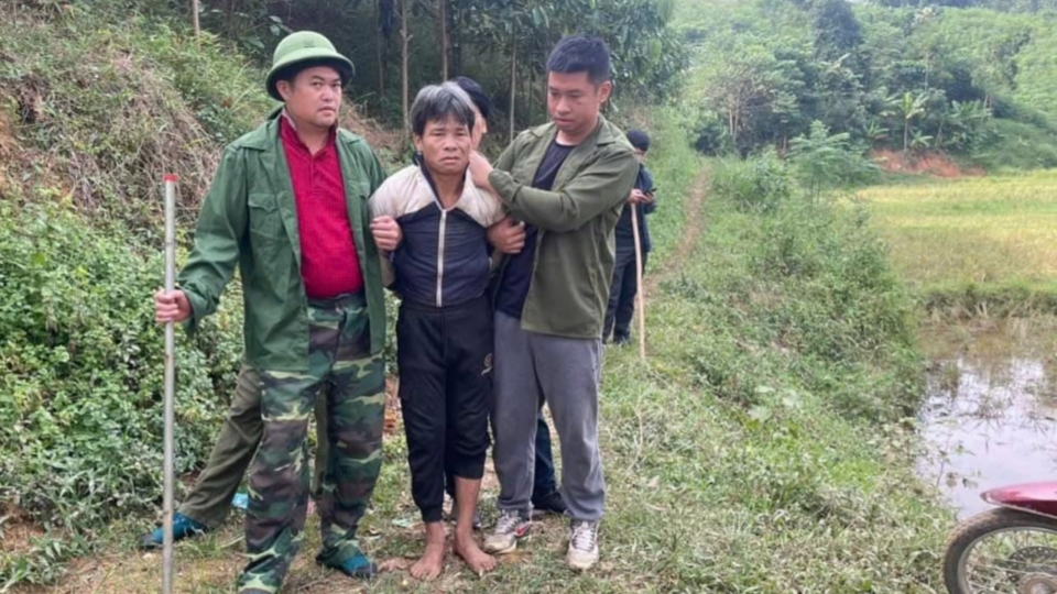 Các lực lượng bắt giữ thành công đối tượng Lục Văn Đông (ảnh Đ. T) (1).jpeg