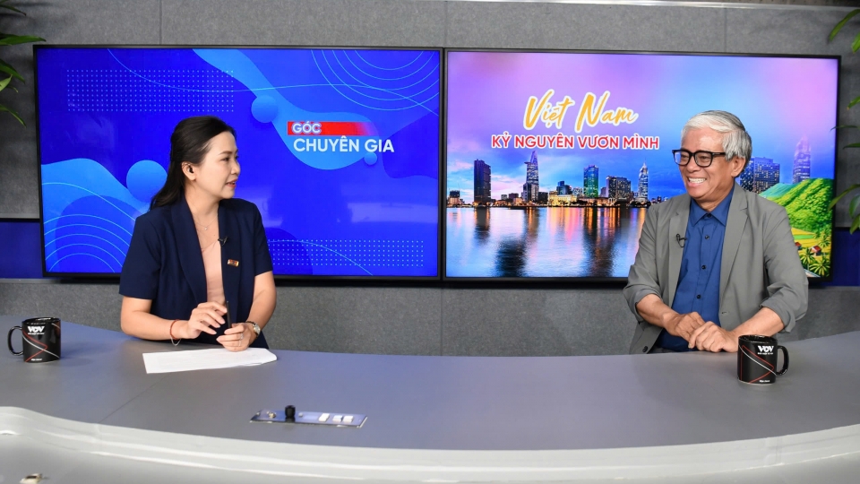 VOV 15-10 Talk DS Pham Quang Vinh.jpg