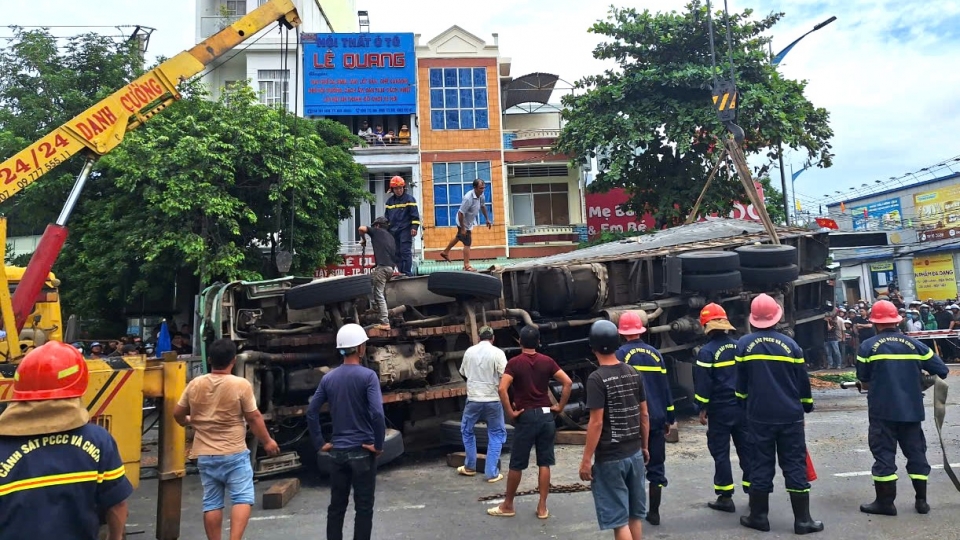 Giám định kỹ thuật xác định tốc độ xe chở dăm lật đè chết người