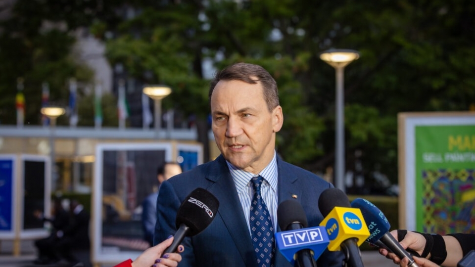 ba_lan_dong_cua_lanh_su_quan_nga_voi_cao_buoc_pha_hoai_anh_theo_notesfrompoland.jpg