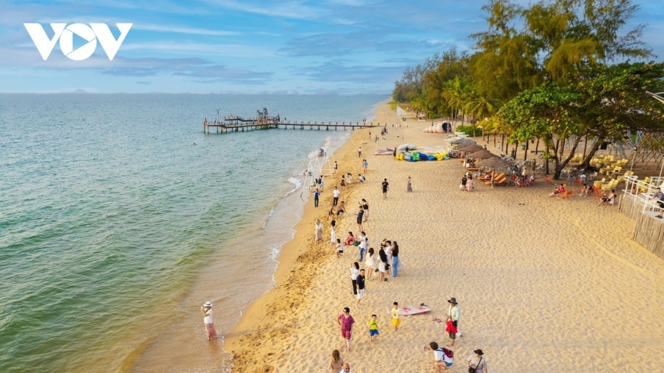 du_lich_phu-quoc_tang_toc_manh_me.jpg