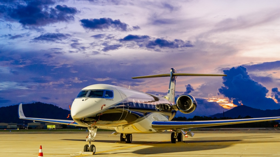 g_700_-_dong_may_bay_moi_ra_mat_nam_nay_cua_gulfstream_xuat_hien_tai_san_bay_da_nang_4.jpg
