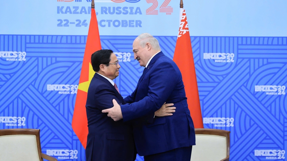 Thủ tướng Chính phủ Phạm Minh Chính gặp Tổng thống Belarus Lukashenko