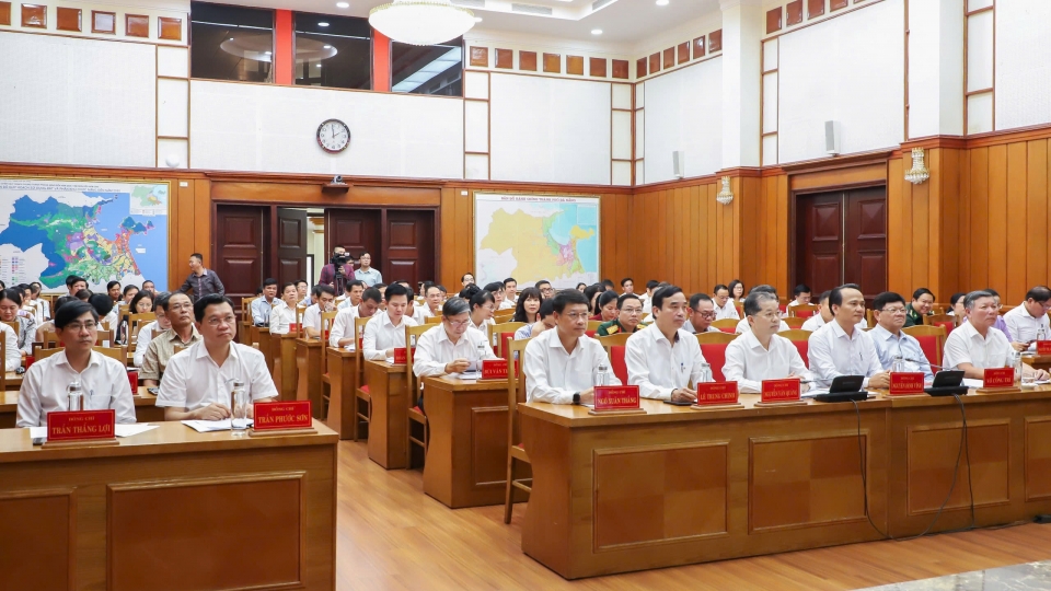 quang_canh_hoi_nghi.jpg