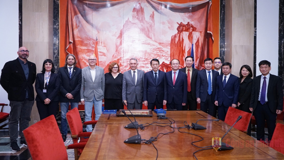 tang_cuong_hop_tac_voi_cac_co_quan_thuc_thi_phap_luat_tay_ban_nha_chlb_duc_1.jpg