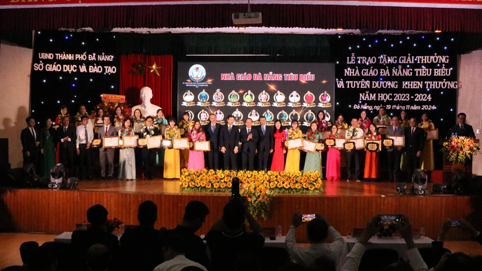 25 nhà giáo nhận giải thưởng Nhà giáo Đà Nẵng tiêu biểu.jpg