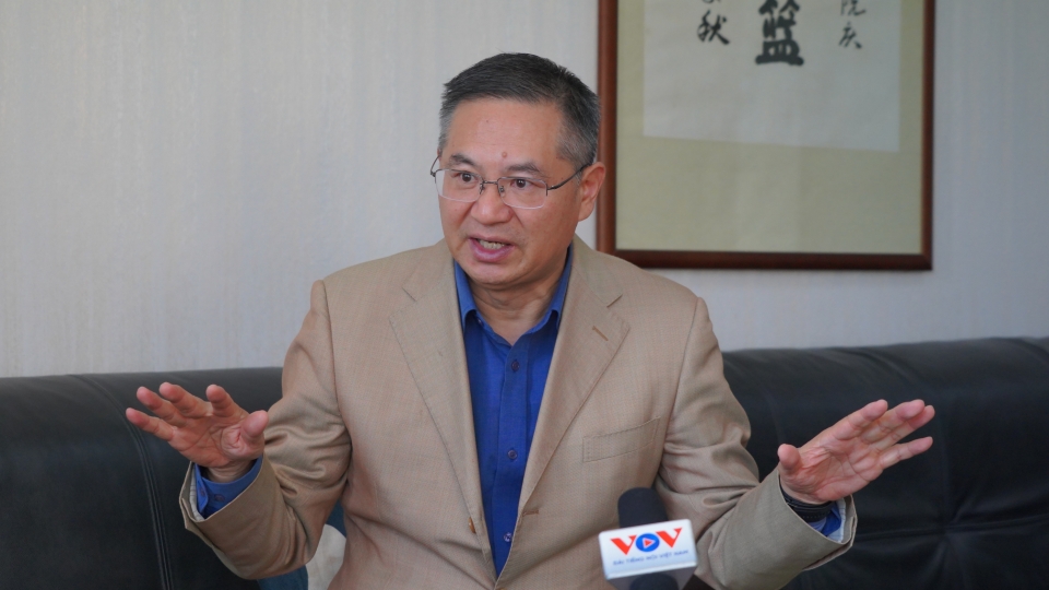 Giáo sư Thành Hán Bình.jpg