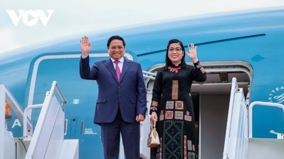 PM Chinh and his wife.jpg