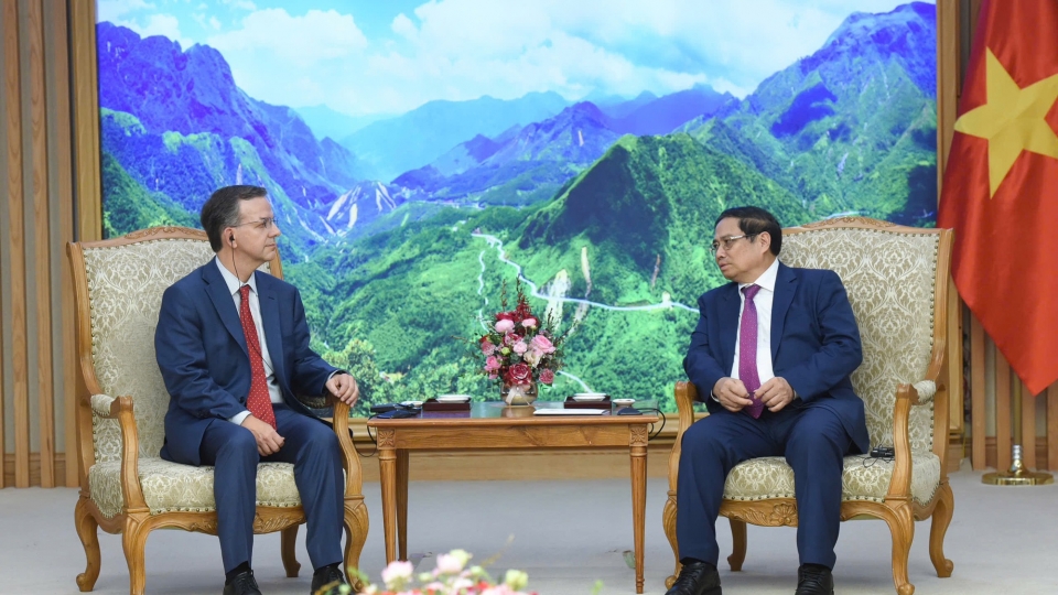 Pham Minh CHinh and Paulo Medas, head of the IMF delegation 1.jpg