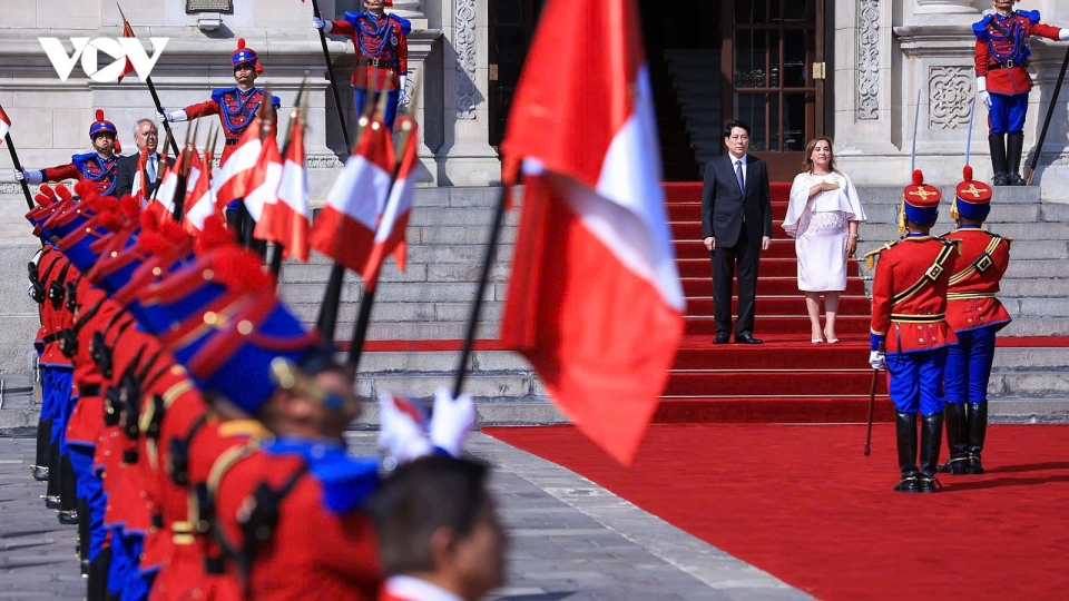Welcoming ceremony for Vietnamese President Luong Cuong in Lima, Peru.jpg